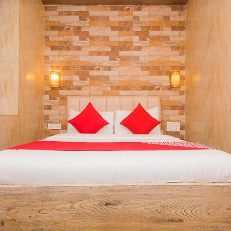 Hotel Oliver, Colaba Мумбаї Екстер'єр фото